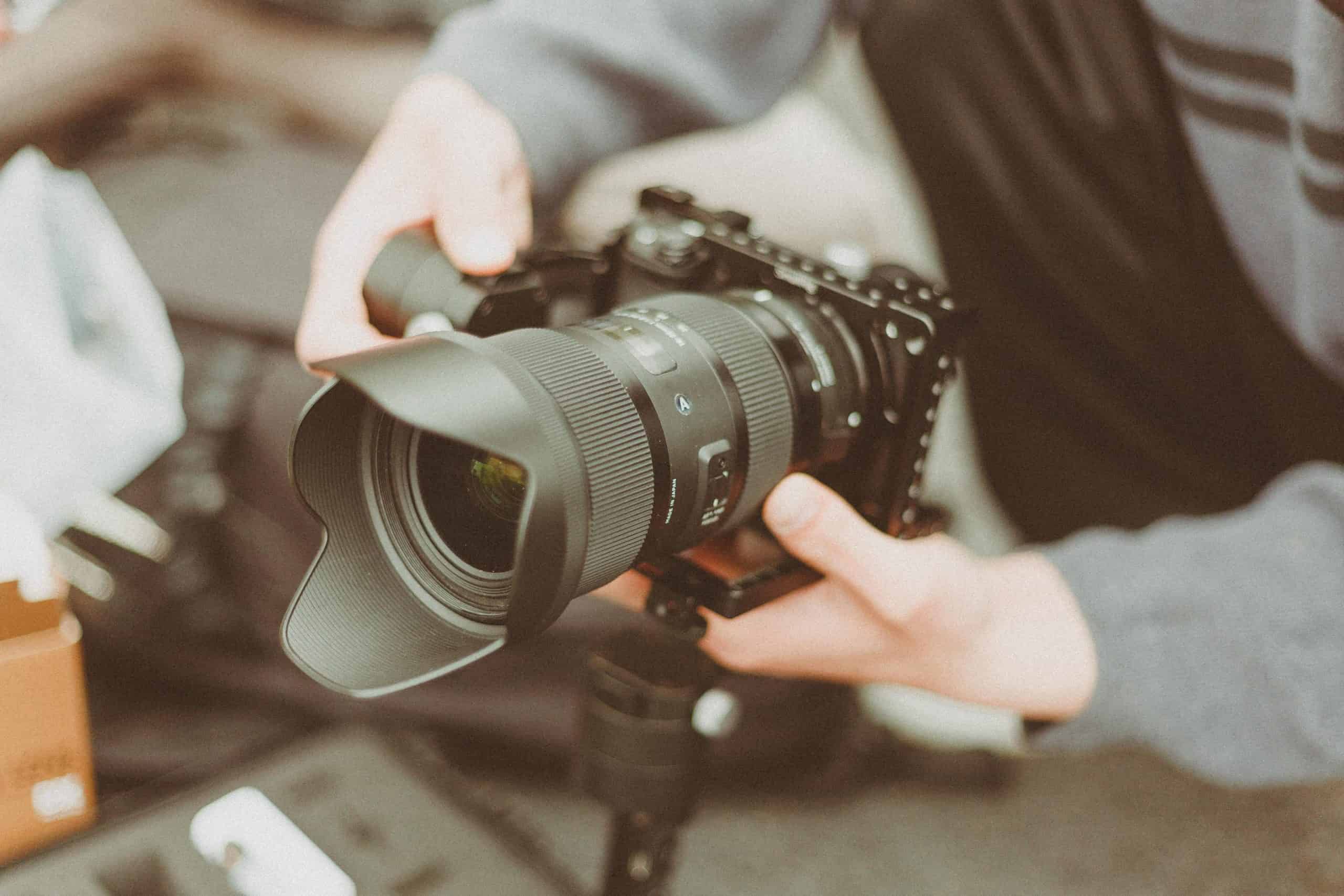 THE DIGITAL CAMERA: THE CAMERA BACK TO THE FUTURE